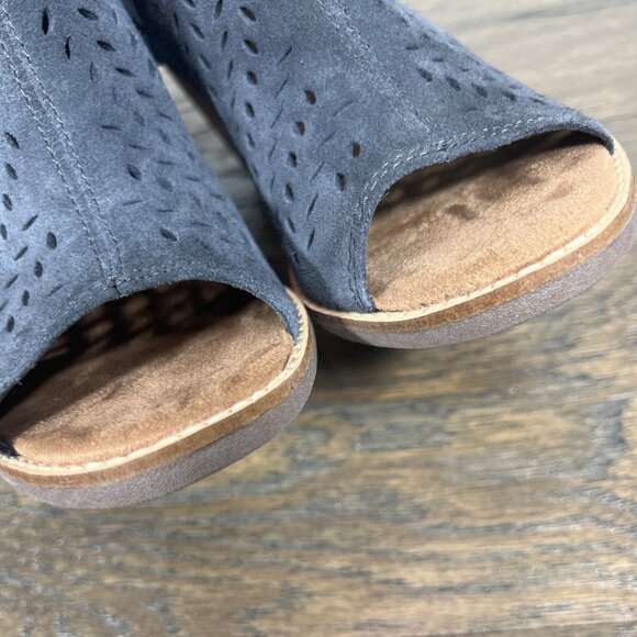 TOMS Majorca Peep Toe Boot Forged Iron Gray Suede Perforated Leaf Sz 6.5 NIB - Picture 2 of 8